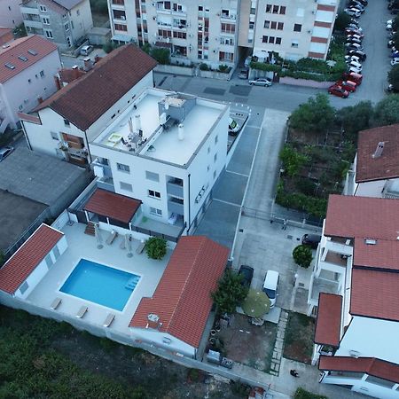 Apartment Zara - Luxury Apartment With Private Pool Luaran gambar