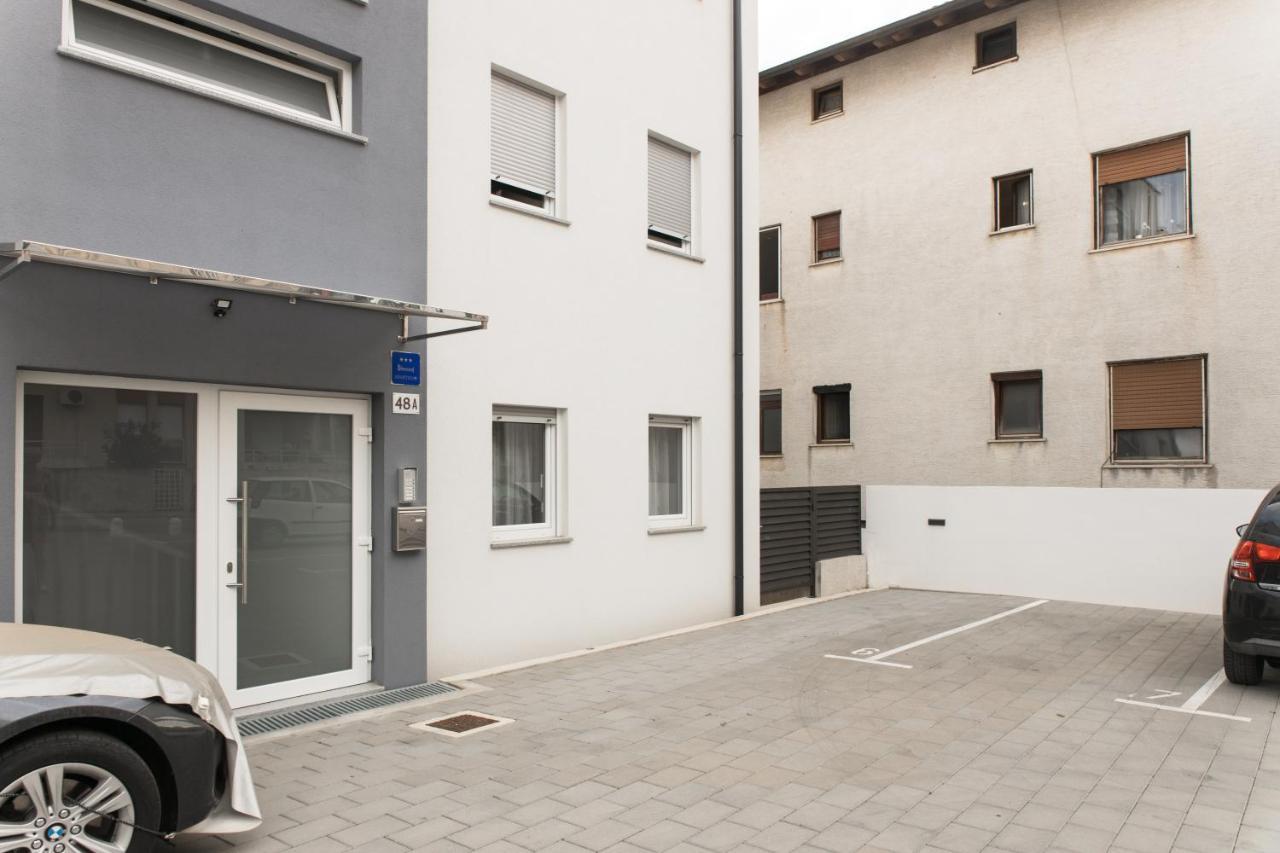 Apartment Zara - Luxury Apartment With Private Pool Luaran gambar